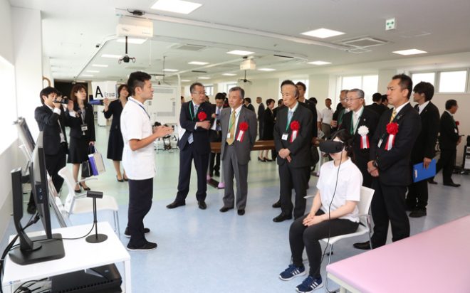 吉岡准教授が開発したデバイスを藤田保健衛生大学七栗記念病院にてリハビリに活用