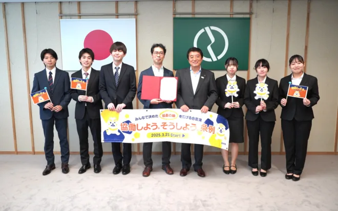 府中市長よりデザイン学部に感謝状が贈呈されました